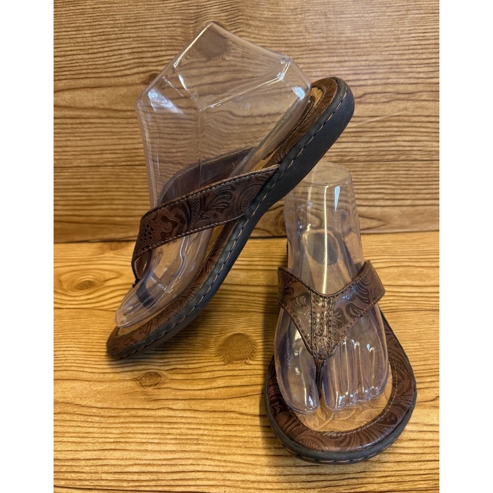 b.o.c. Born Concept Brown Floral Embossed Thong Sandals Women's Sz 8 - Picture 2 of 9